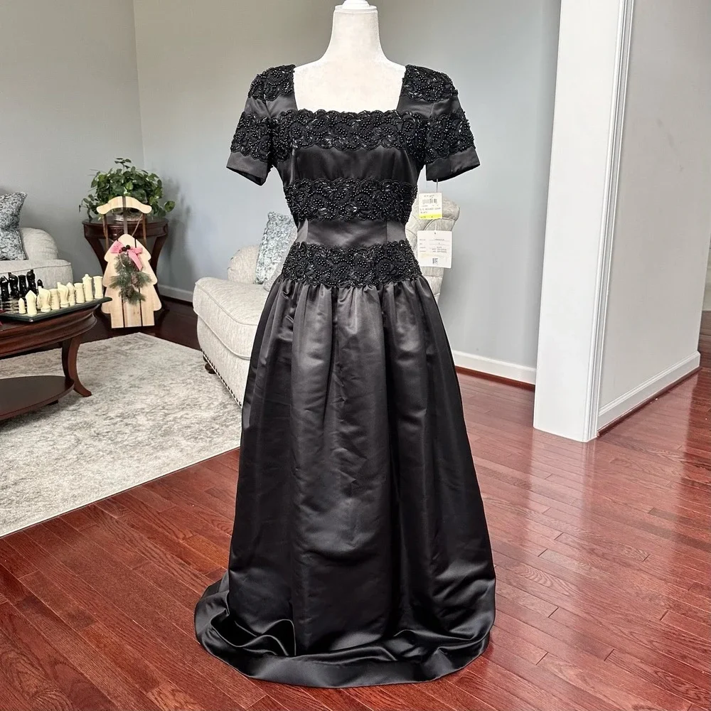 oscar de la renta beaded dress | Dresses | Nwt Designer Oscar De La Renta Stuio Black Satin Short Sleeve Gown Size:US 11.5 LowStock:43650468020275 Asdoklhq Cocktail Dresses for Mini dress representing an important and